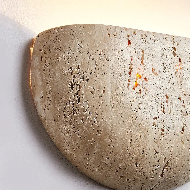 Cavora